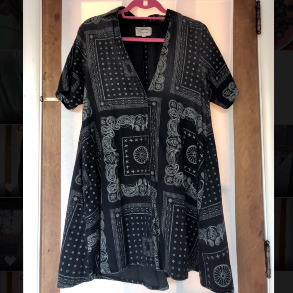 patterned black + white shift dress